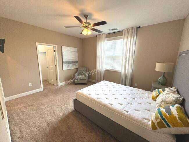 Building Photo - 3BR/3.5BA FURNISHED For Rent