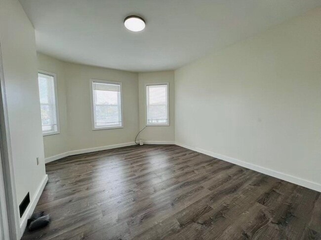 Building Photo - 539 Washington St