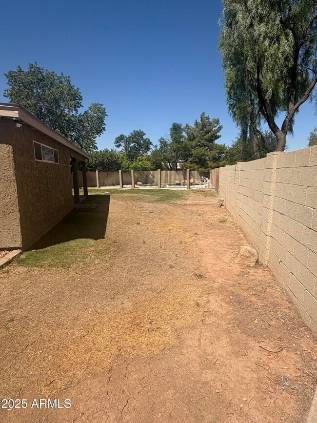 Building Photo - 918 S San Joaquin Ct