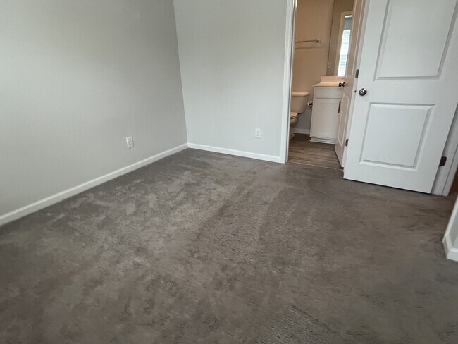 Building Photo - 2527 Laurel Valley Way