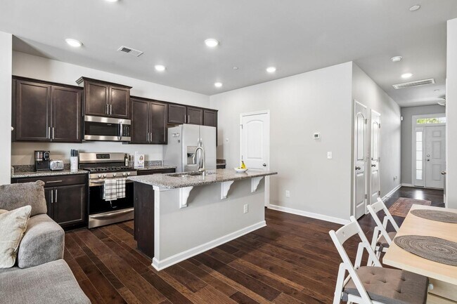 Building Photo - 1045 Enclave Ave