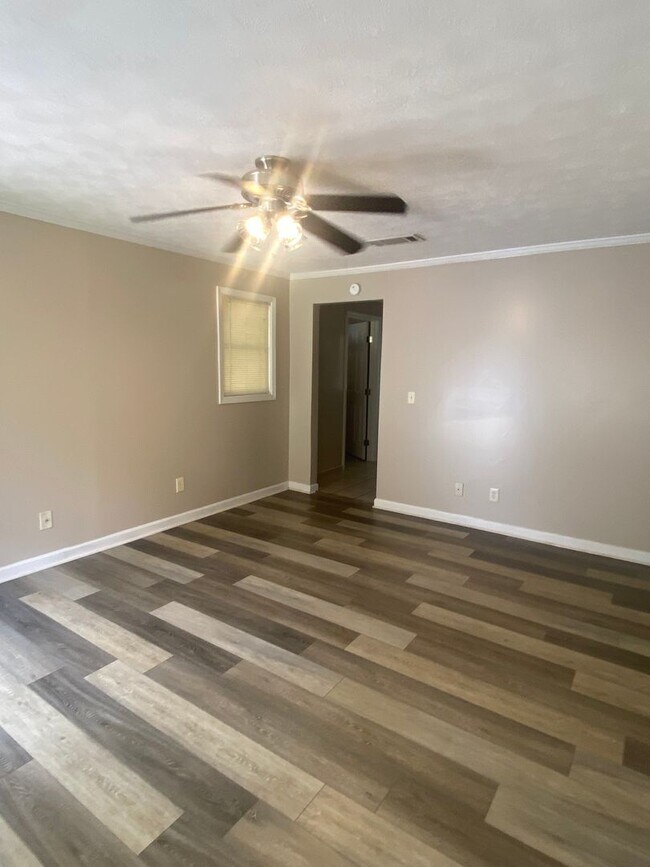 Building Photo - 206 Webb Rd