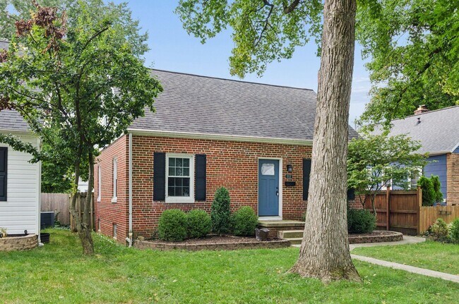 Building Photo - 557 E Royal Forest Blvd