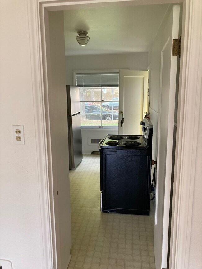 Building Photo - A great connection make all the difference!