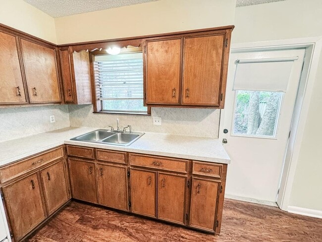 Building Photo - 301 E Park Ave