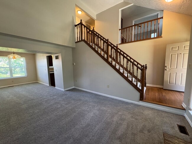 Building Photo - Eagle Creek 3 Bed 2.5 Bath