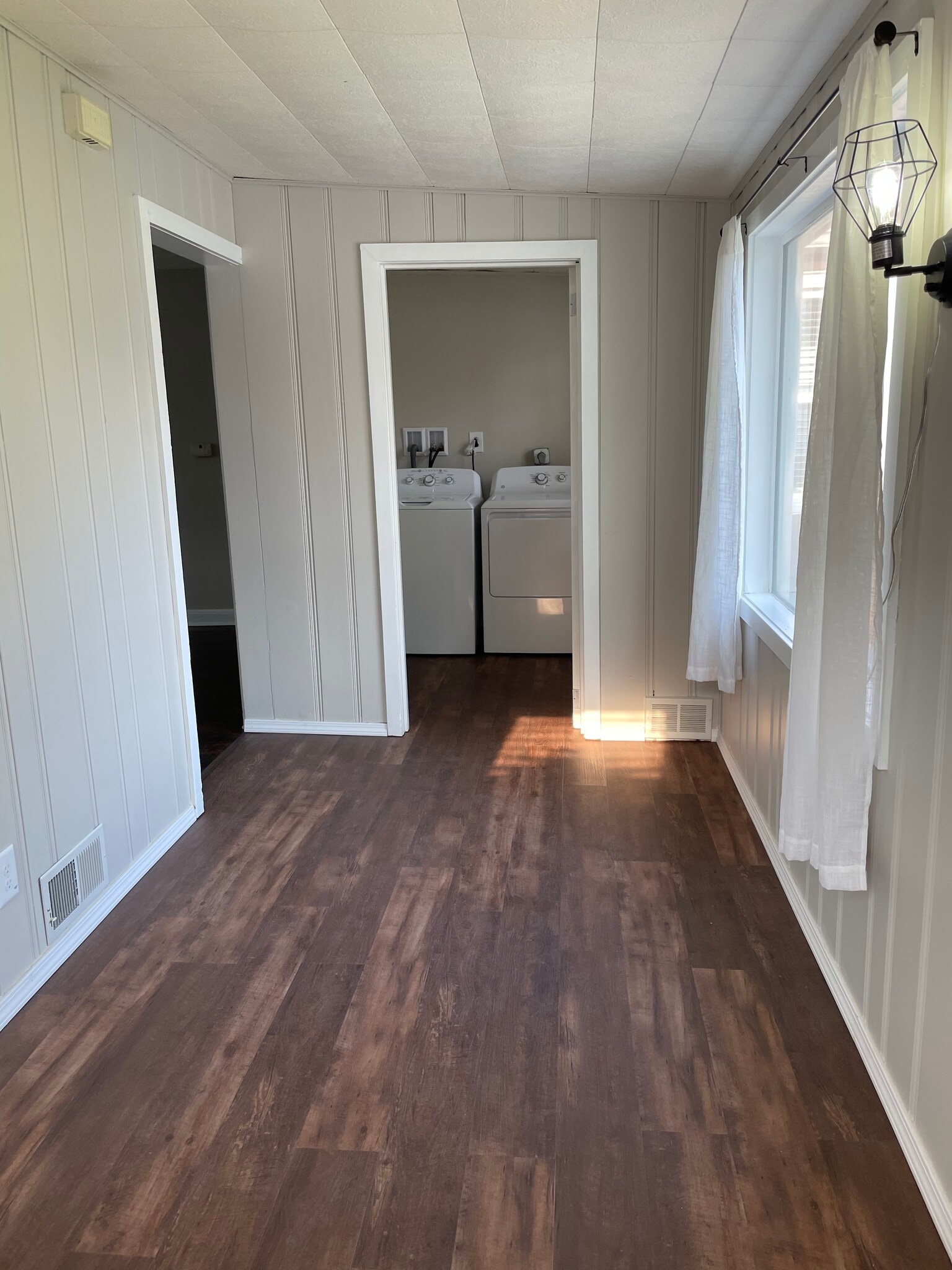 Building Photo - 306 E Washington St