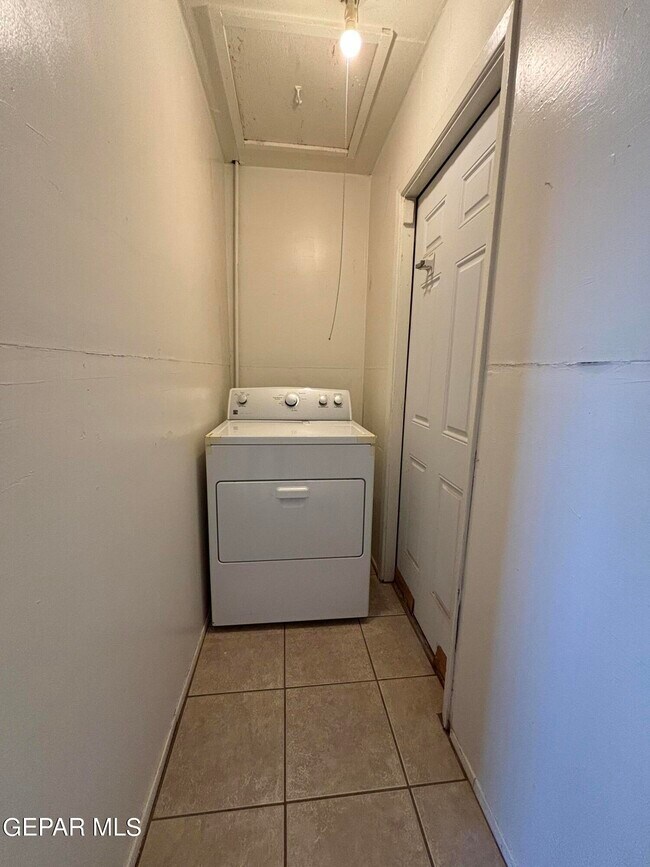 Building Photo - 10104 Alcan St