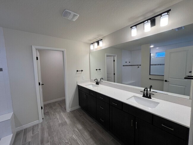 Building Photo - 5625 Cedar Chase Dr