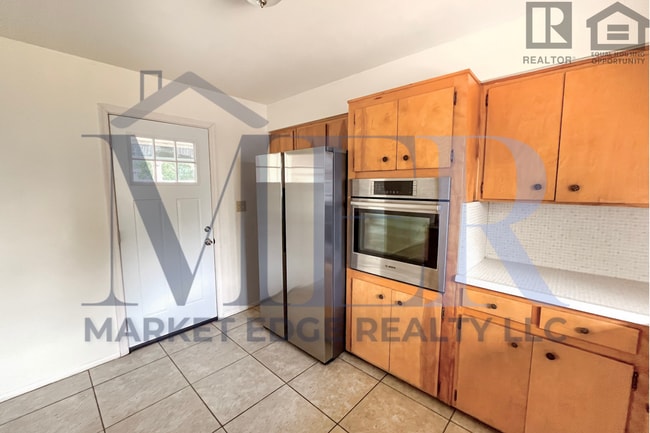 Building Photo - 3Bed/2Bath Apartment at 48th St/Thomas! Move-In Ready on 05/14/2026!--FENCED-IN YARD! NO HOA!