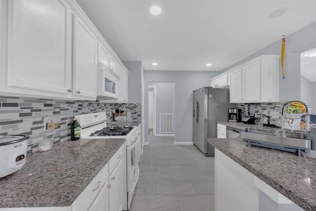 Building Photo - 3828 Landon Park Dr