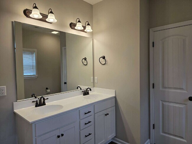 Building Photo - Beautiful 3-Bedroom Home with Bonus Room, Modern Finishes & a Huge Fenced Backyard