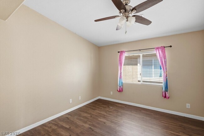 Building Photo - 527 Newberry Springs Dr