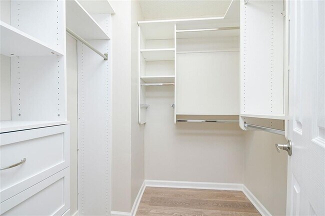 Building Photo - 742 Brentwood Pl