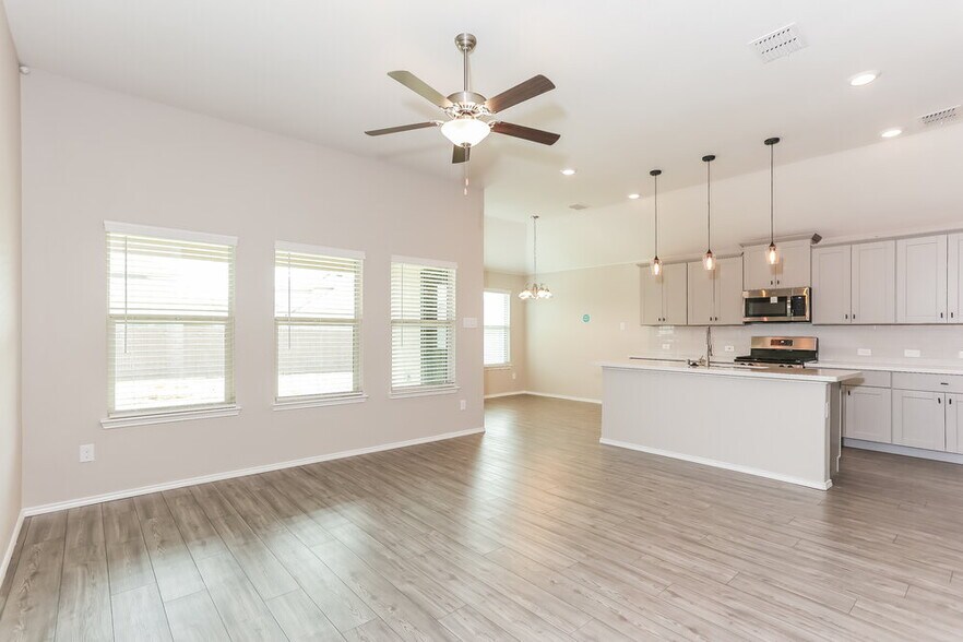 Building Photo - 825 Amberwood Ct