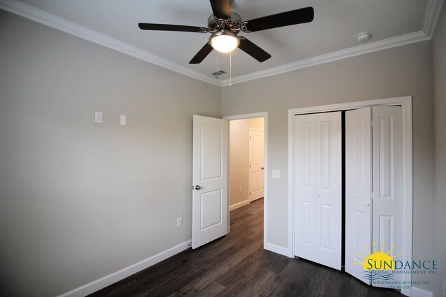 Building Photo - Gorgeous Townhouse in Fort Walton Beach!