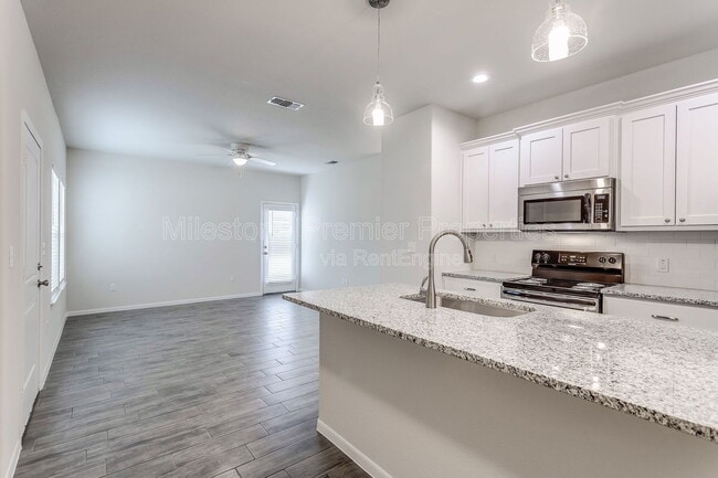 Building Photo - 2405 N Hickory St