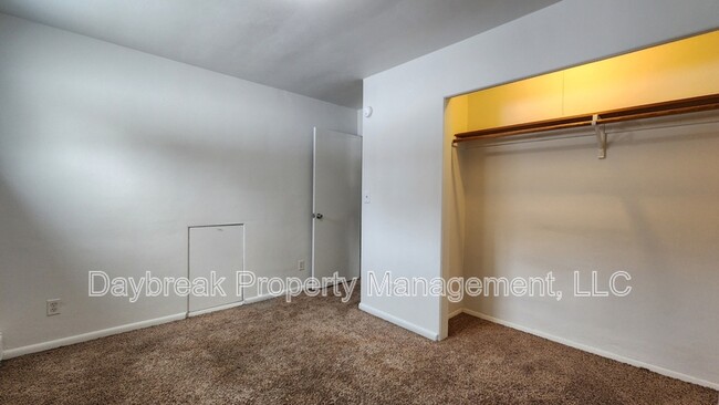 Building Photo - 1201-11 1/2 11 1/2 St N