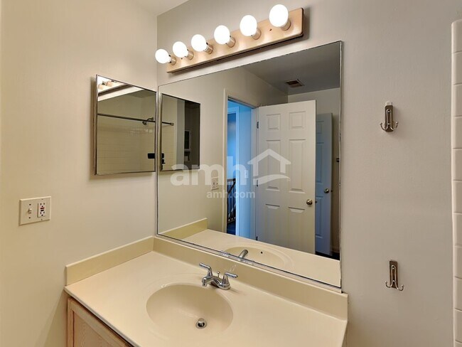 Building Photo - 104 Polaris Dr