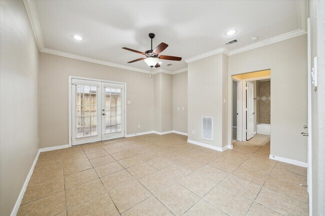 Building Photo - 5629 Dolores St