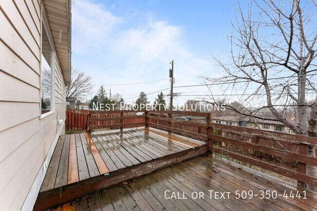 Building Photo - 1038 S Skyline Dr