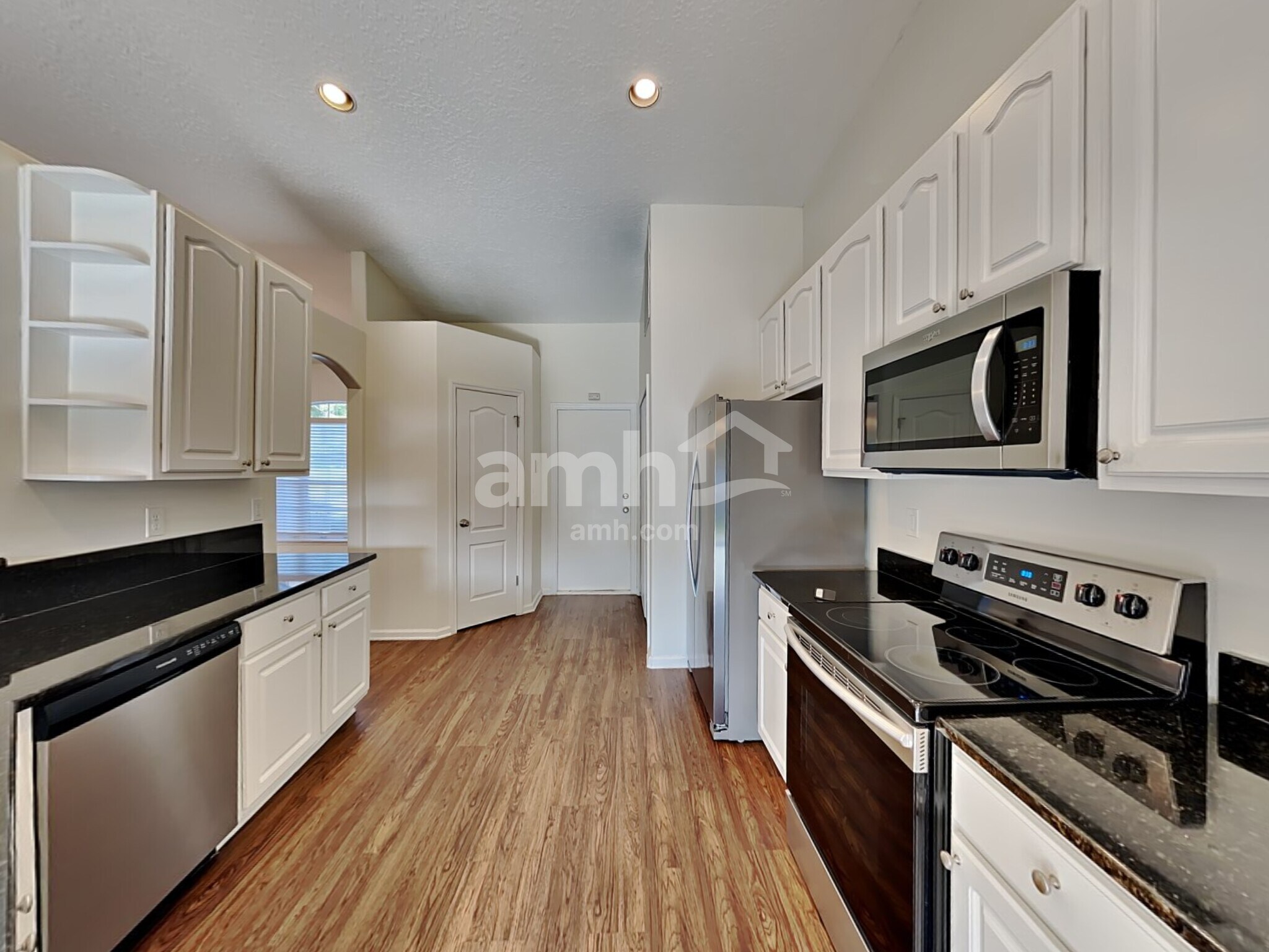 Building Photo - 985 Hyannis Port Dr