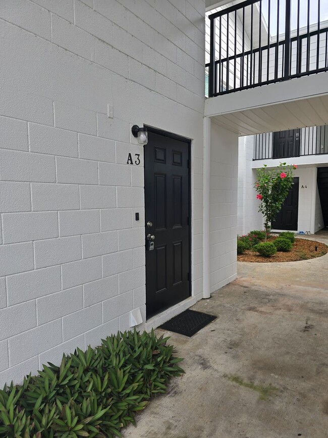 Building Photo - Charming 2-Bedroom, 2-Bathroom Condo in Wi...