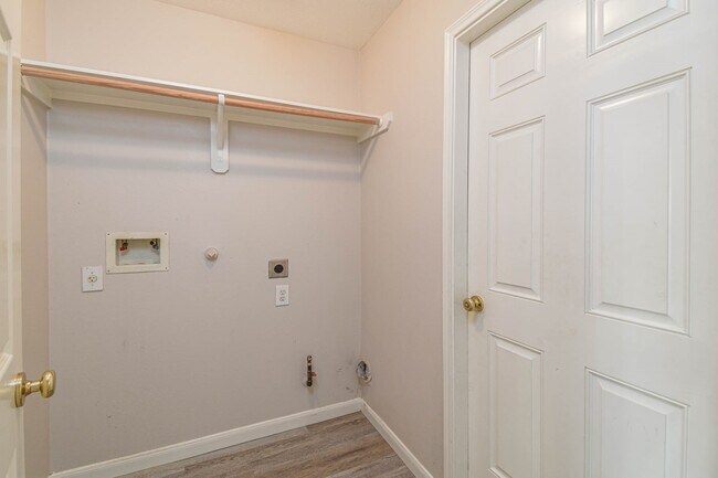 Building Photo - 14214 Silver Glade Ln