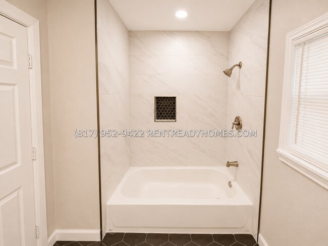 Building Photo - 8105 Bonner Dr