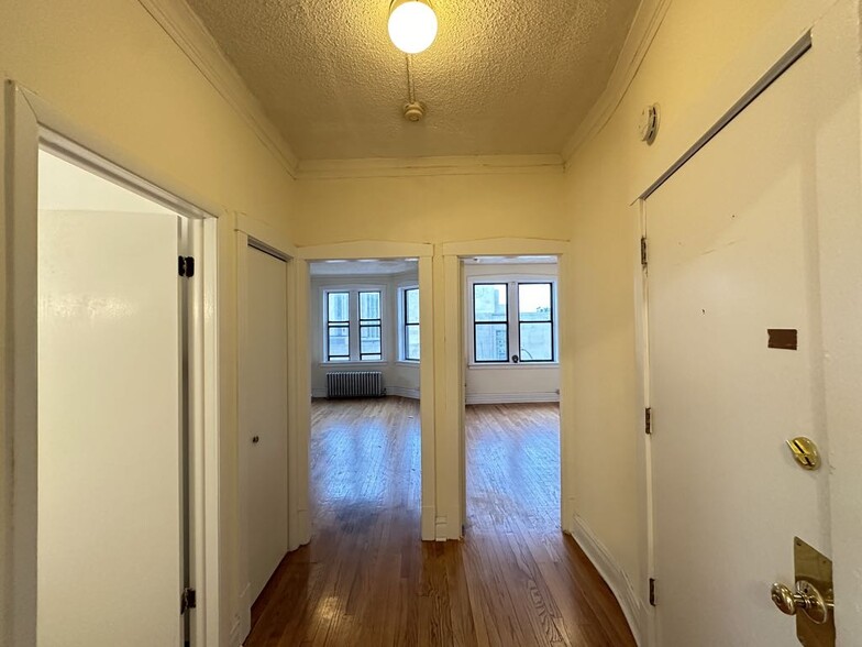 Building Photo - 1542 N Kedzie Ave