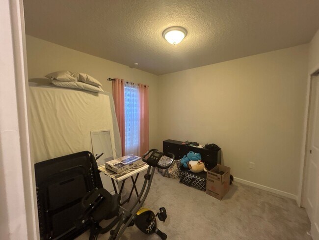 Building Photo - Beautiful and spacious 5/3 Kissimmee