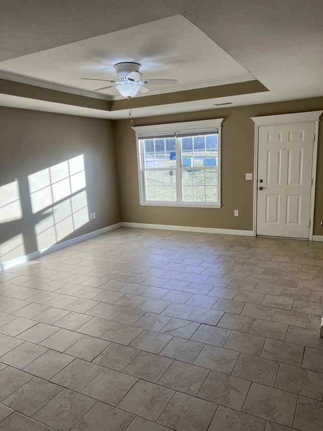 Building Photo - 903 W Gay St