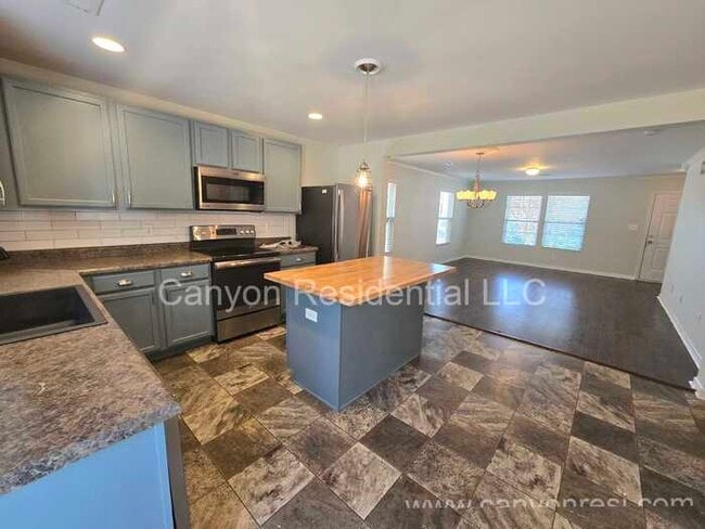 Building Photo - 4239 Oak Pointe Dr