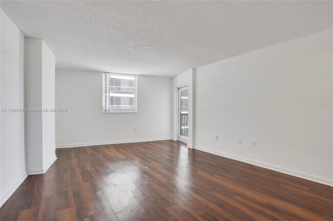 Building Photo - 1756 N Bayshore Dr