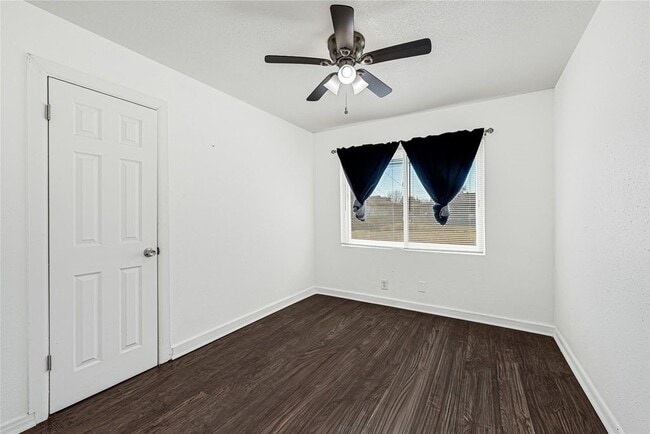 Building Photo - 2126 Hillshire Dr