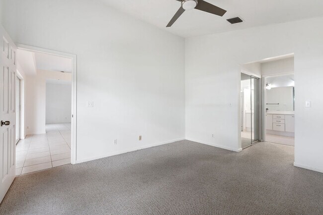 Building Photo - 1975 Oak Berry Cir