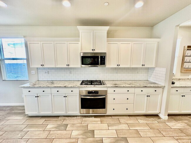 Building Photo - North Clovis 3/3 with Bonus Room and Pool