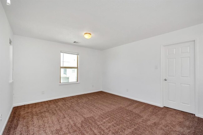 Building Photo - 19003 Barnesdale Ct