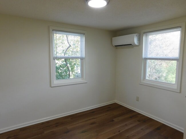 Building Photo - 421 Church Rd