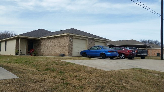 Building Photo - 1814 S FM 116