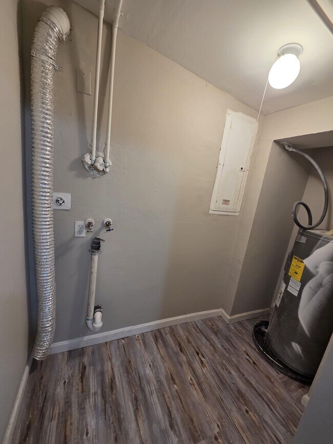 Building Photo - 3818 Everglades Rd