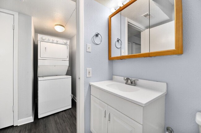 Building Photo - Great for Roommates!