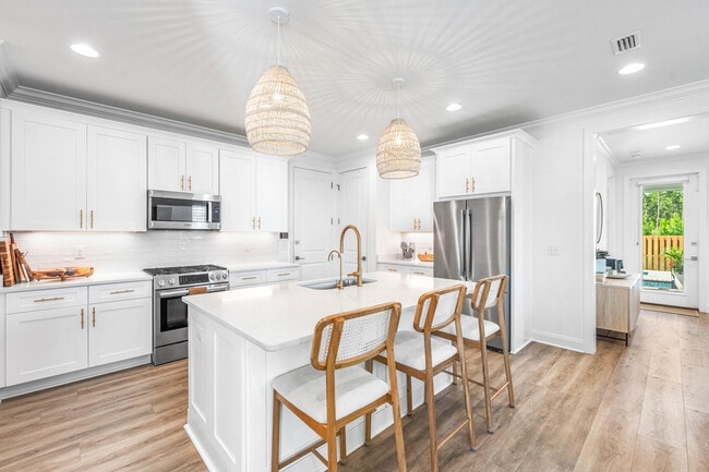 Building Photo - 229 Windrow Way