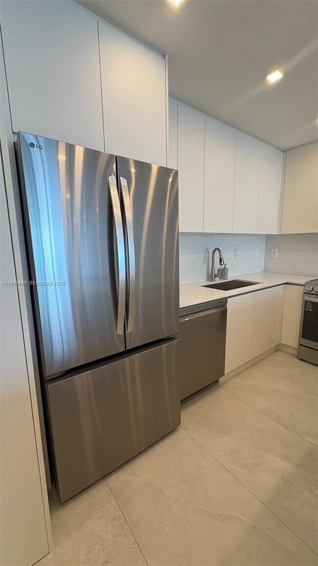 Building Photo - 19390 Collins Ave