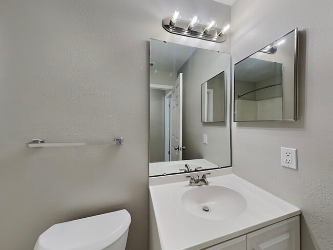 Building Photo - 6879 Belmar Dr
