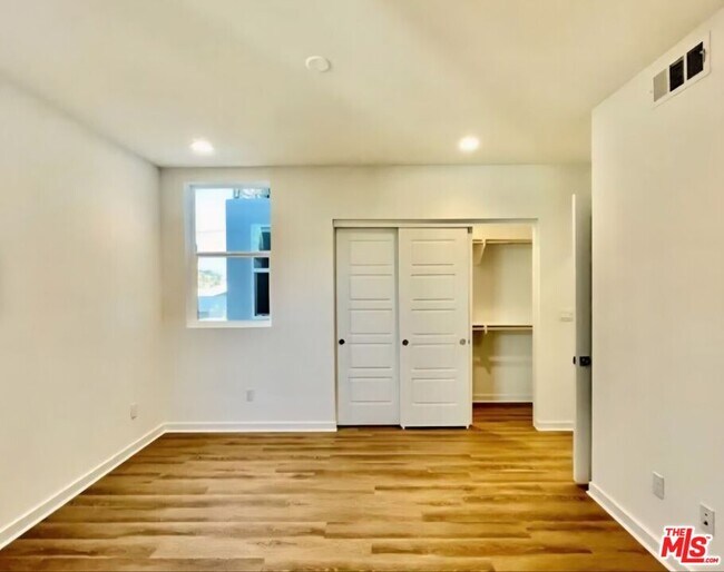 Building Photo - 2931 1/2 Denby Ave
