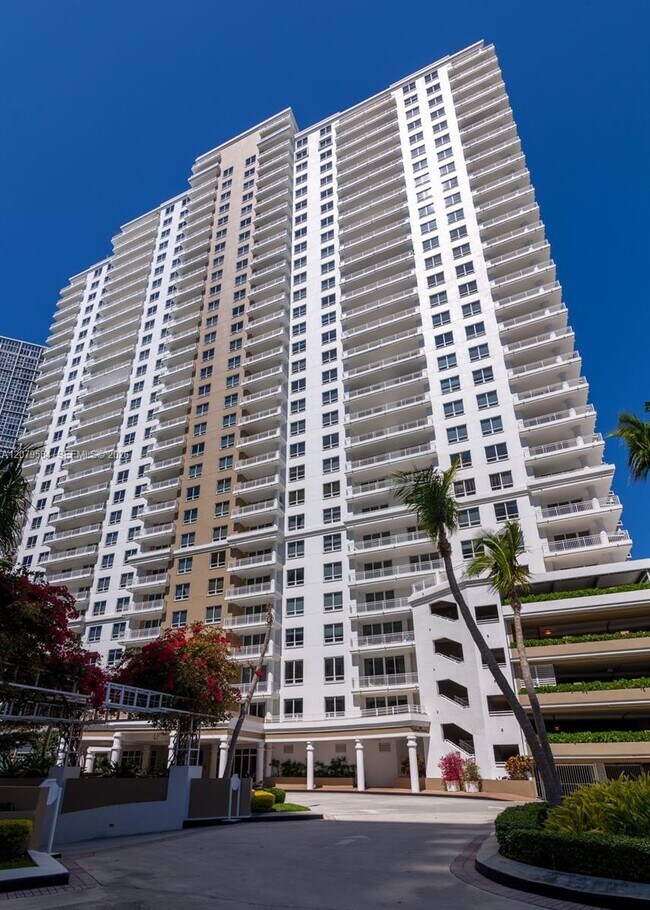 Building Photo - 801 Brickell Key Blvd