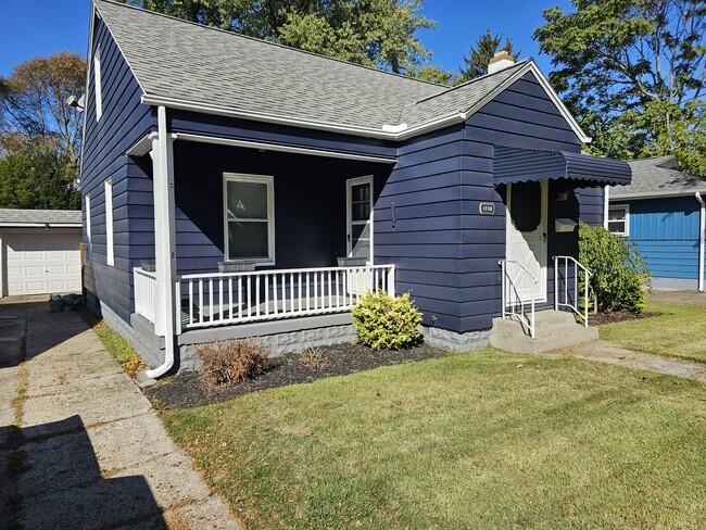 Building Photo - 1740 Fairmount Pky