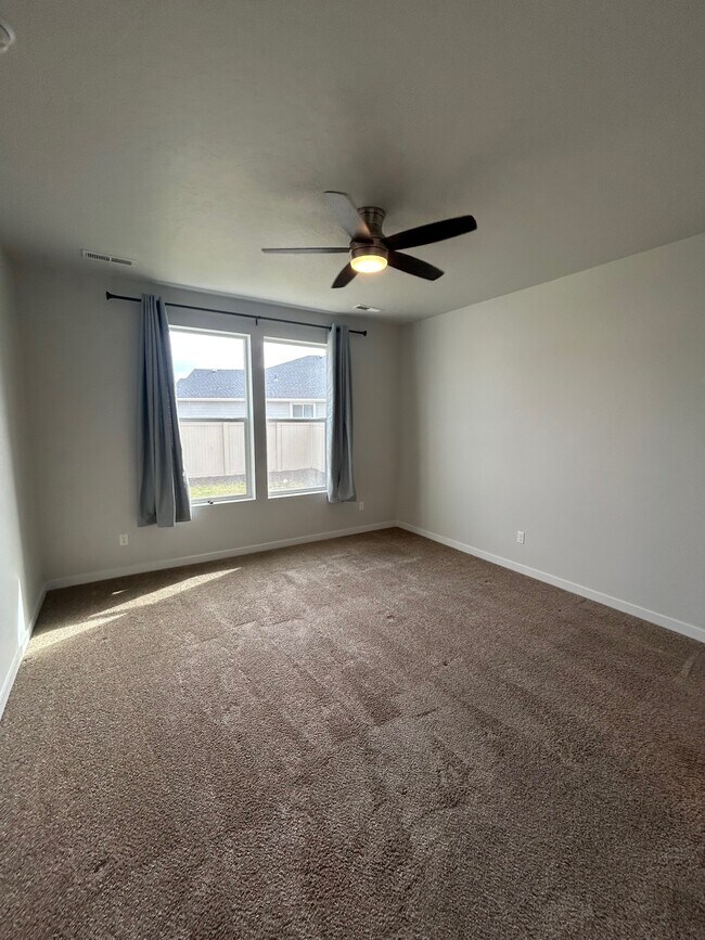 Building Photo - Iceberg Lake