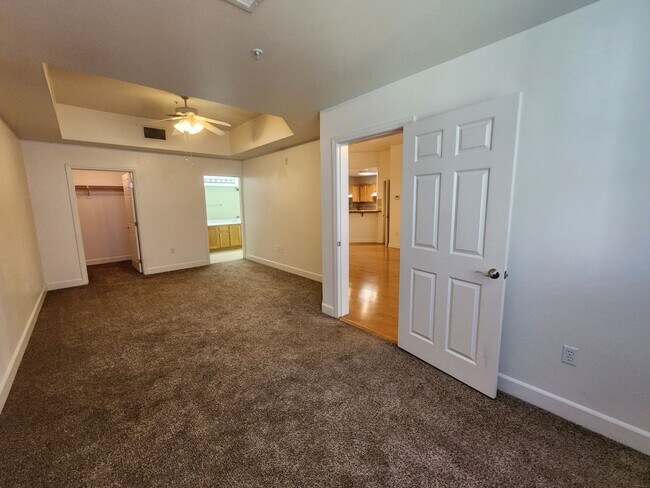 Building Photo - Luxury Mid-rise Condo unit  located on the...